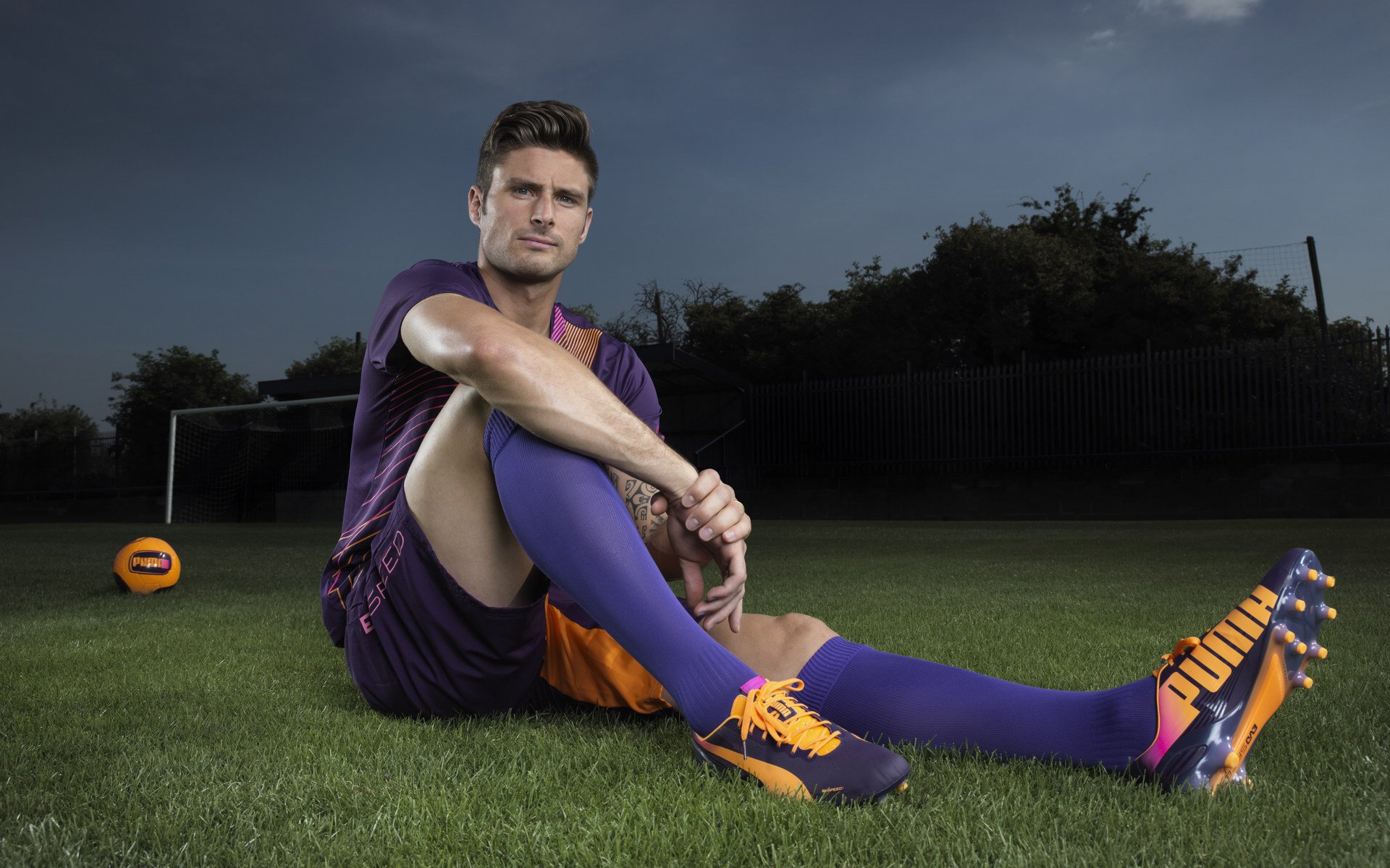 “胡利安·门德斯的坚韧精神与精湛技巧，助力阿根廷美洲狮队勇攀高峰”