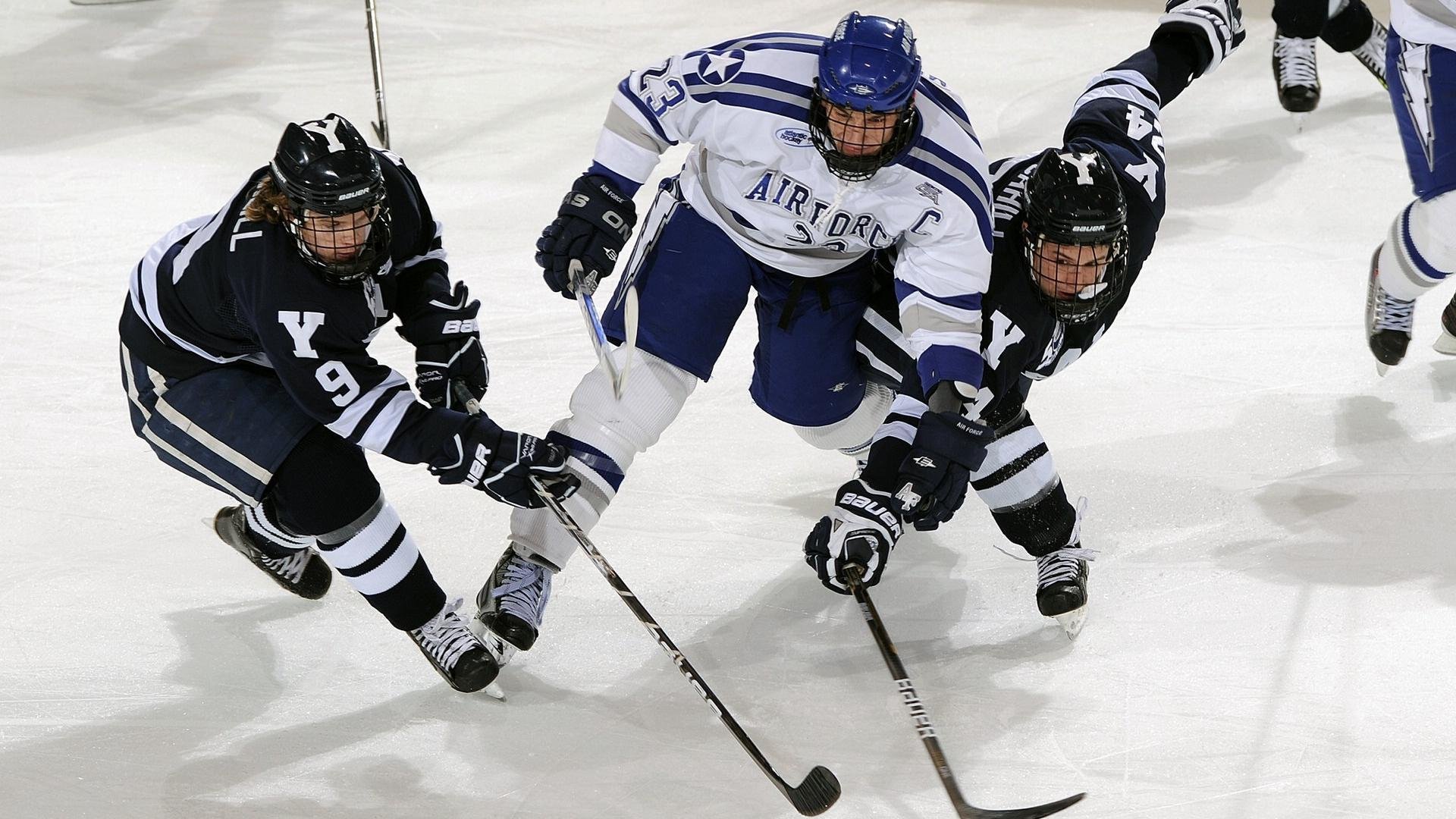 杨瀚森自信一幕!进半场神奇三分为自己竖起大拇指,杨翰笙是谁