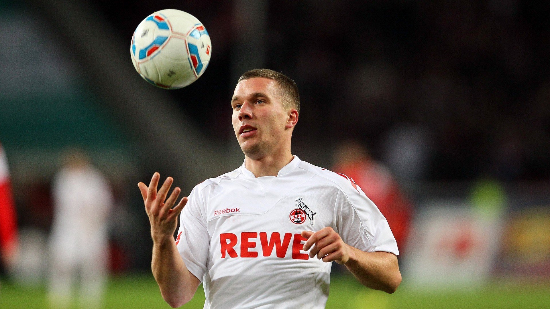 里夫斯26+11集锦：妙传布朗尼空接暴扣 关键三分大心脏，里斯·布朗